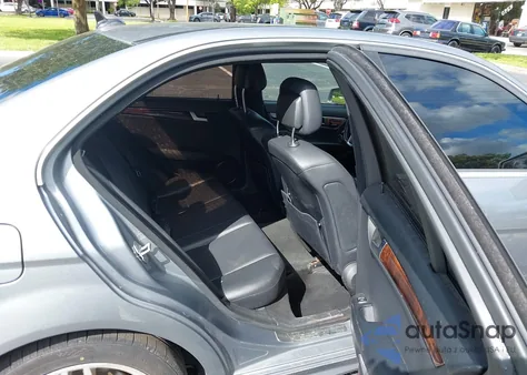 2013 Mercedes-Benz C 300 Sport 4Matic z USA, uszkodzony, nr VIN WDDGF8AB0DR251331